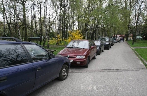 4. Parkingi. Kto choć raz w ciepły weekend próbował wjechać...