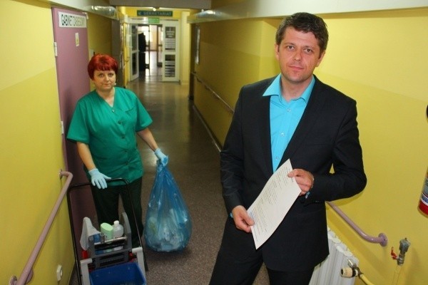 - 300 tys. zł za śmieci to stanowczo za drogo - mówi Marcin Misiewicz z krapkowickiego szpitala.