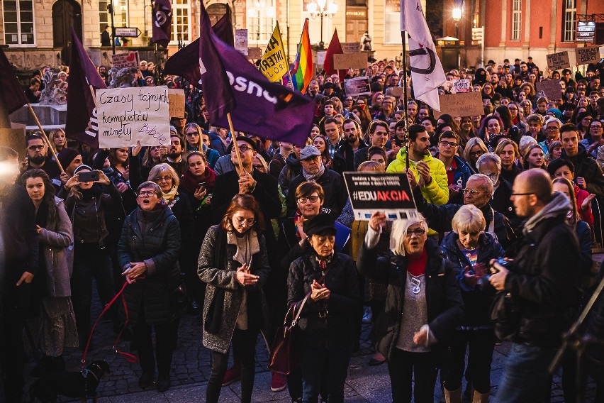 Gdański protest "przeciwko zakazaniu edukacji seksualnej"...