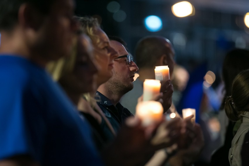 Łańcuch światła dla sądów. Tak protestowali mieszkańcy Krakowa [ZDJĘCIA]