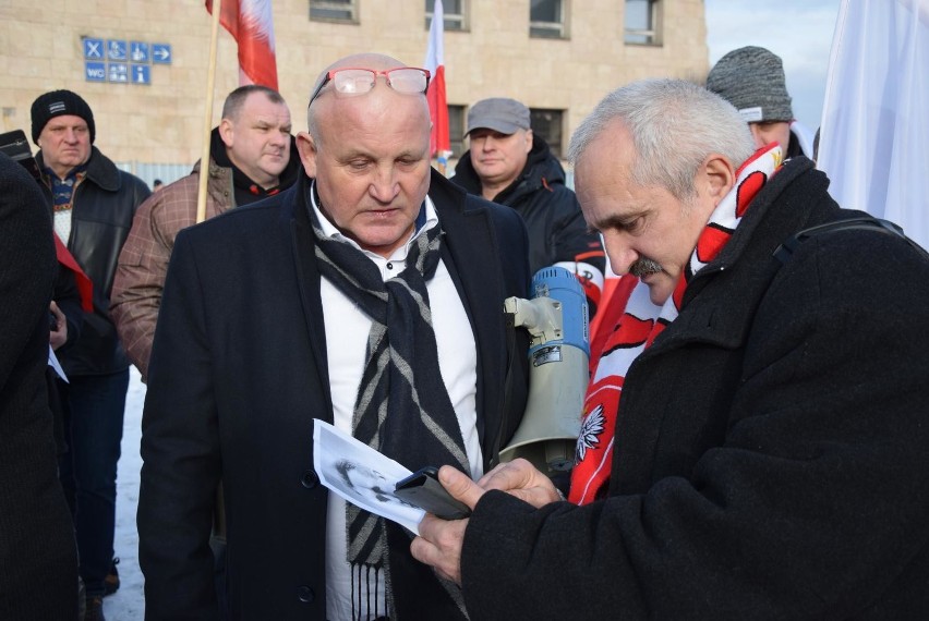 Piotr Rybak wykrzykiwał w styczniu pod muzeum Auschwitz...