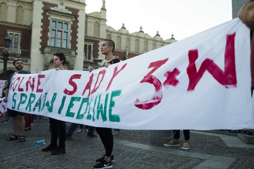 Marsz w obronie niezawisłości sądów przeszedł ulicami Krakowa