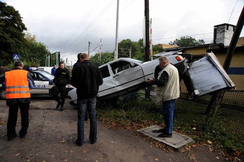 Mercedes na płocie