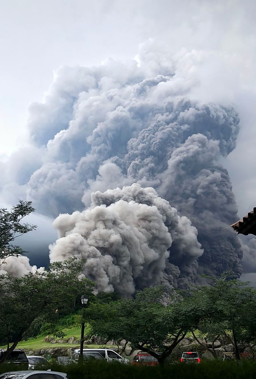 Potężna erupcja Wulkanu Ognia w Gwatemali. Lawa zalała miasteczko El Rodeo, Volcan de Fuego zabił już co najmniej 25 osób [ZDJĘCIA] [WIDEO]