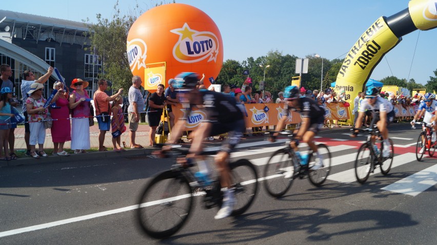 Tour de Pologne 2017 w Jastrzębiu. Kolarze mkną przed siebie