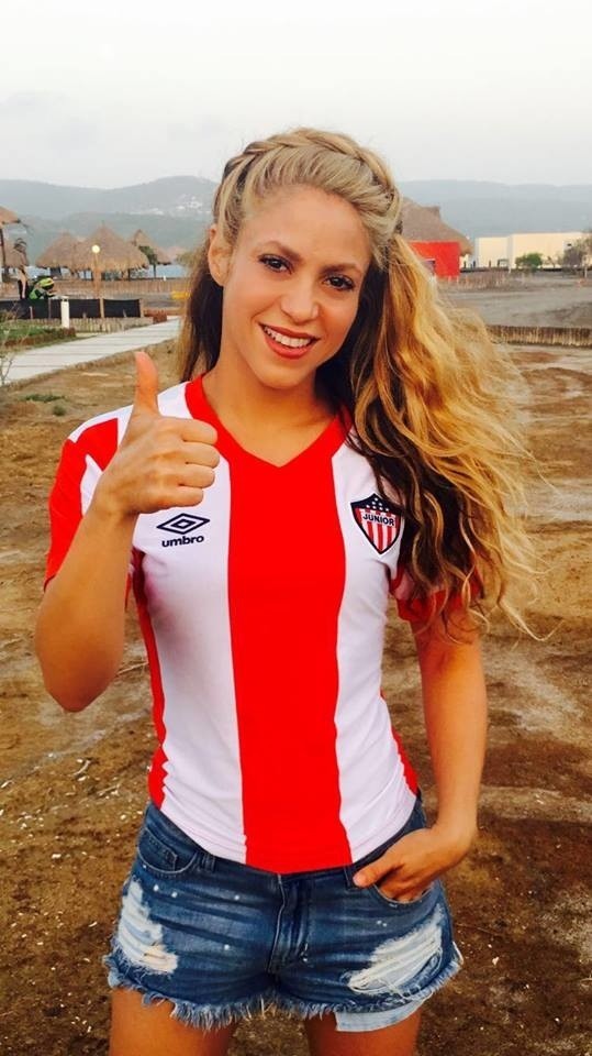 Shakira - żona Gerarda Pique (reprezentacja Hiszpanii)