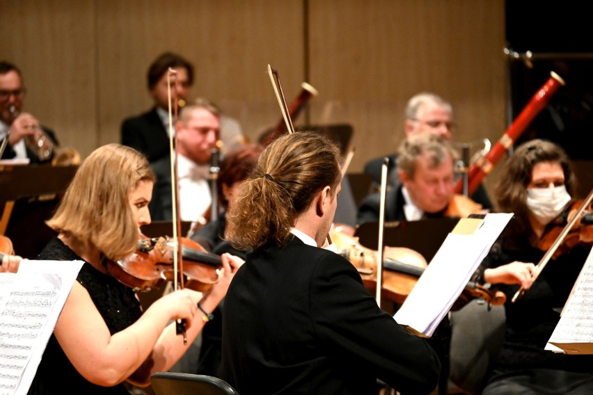 Słupska orkiestra Sinfonia Baltica niedawno na żywo wykonała...