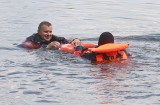 Pokaz ratownictwa wodno-nurkowego odbył się nad zalewem Jagodno w gminie Przytyk. Strażacy zaprezentowali swoje umiejętności - zdjęcia, film