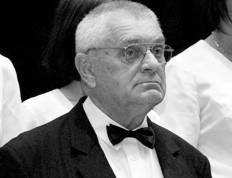 Prof. Sylwester Matczak od 1987 roku prowadził Chór Akademicki Wyższej Szkoły Pedagogicznej (obecnie UKW w Bydgoszczy). Odbył z nim szereg podróży zagranicznych, zdobywając wiele nagród na międzynarodowych konkursach chóralnych w Europie.