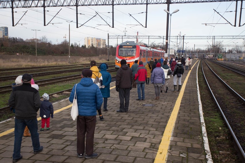 Pociągi wróciły na trasę Słupsk - Ustka. Do końca roku przejazdy za darmo [zdjęcia]