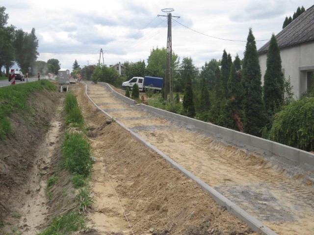 Tak wygląda ścieżka w Niewierzu na tydzień przed pierwotnie planowanym terminem zakończenia jej budowy