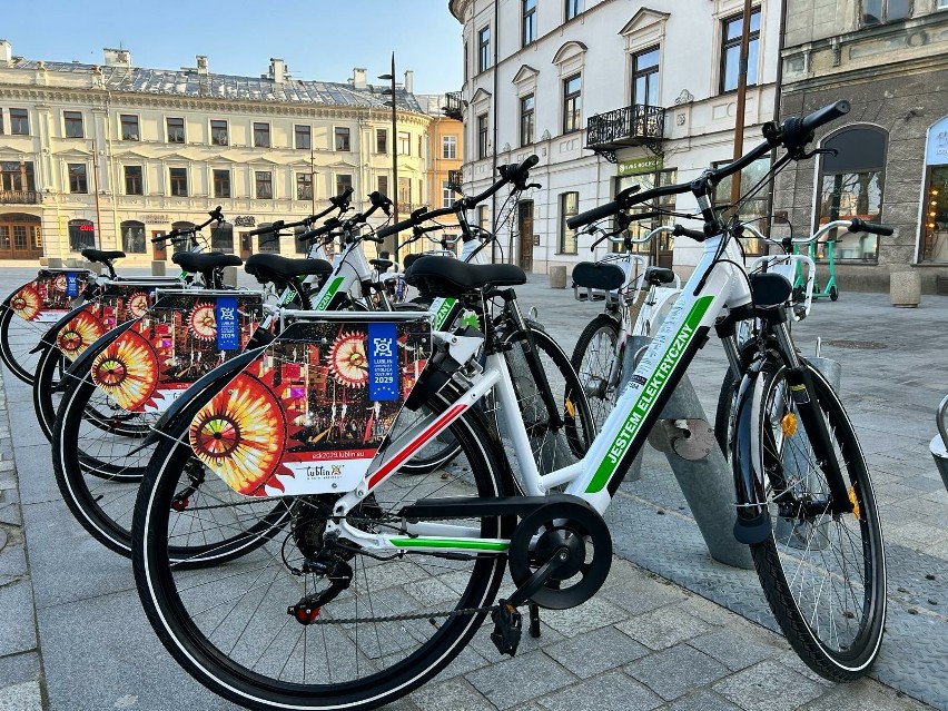 Elektryczne rowery wchodzą do miejskich wypożyczalni
