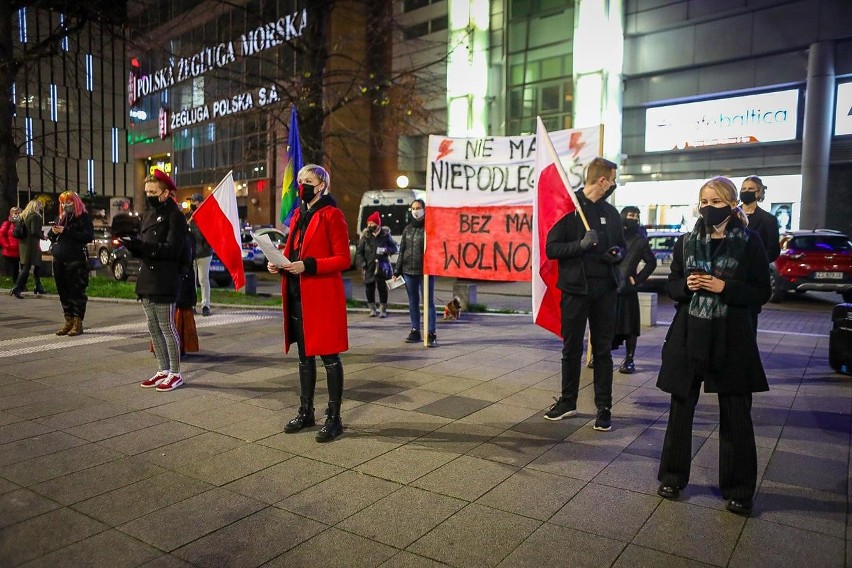 Strajk kobiet w Szczecinie. Wiersz w obronie praw kobiet i nawiązanie do Święta Niepodległości