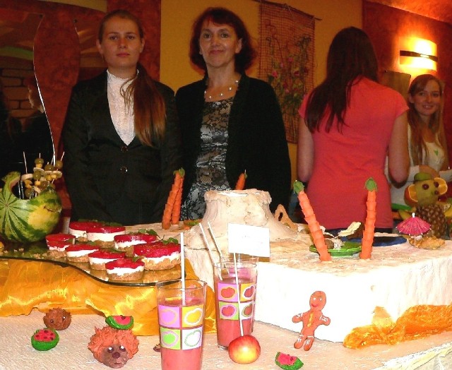 Marcie Saneckiej, która zdobyła nagrodę za superpotrawy z marchewki, pogratulowała sukcesu Małgorzata Zdanowska-Gacek, opiekun Szkolnego Klubu Fascynacji Kulinarnych w buskim "ekonomiku".