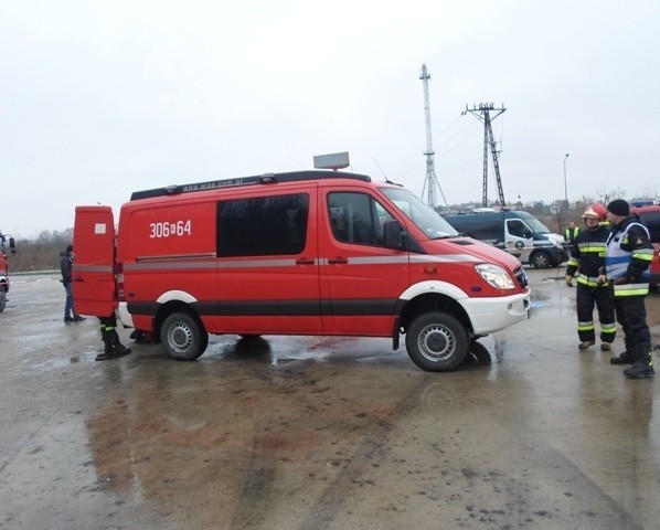 370 beczek z groźną substancją! Nielegalny transport? (ZDJĘCIA) 