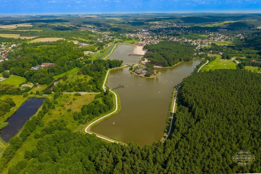 Tłoczno nie tylko na nadbałtyckich plażach. Zobacz zdjęcia z Krasnobrodu  