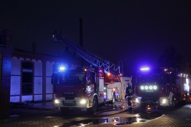 Pożar w Fabryce LLoyda w Bydgoszczy wybuch po godz. 3 w piątek, 26 stycznia. Straty w mieniu są ogromne. Na szczęście nie ma osób poszkodowanych