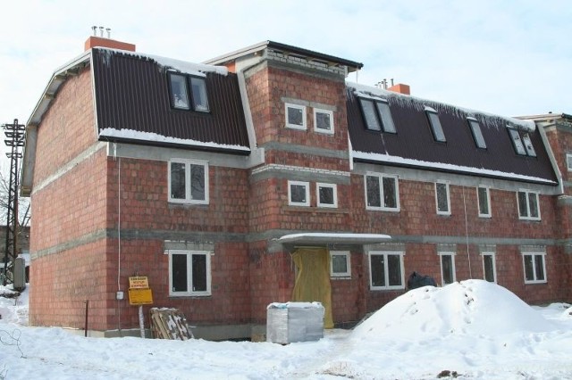 W budynku przy ulicy Osadowej, w którym będzie osiemnaście mieszkań socjalnych trwają prace wykończeniowe.