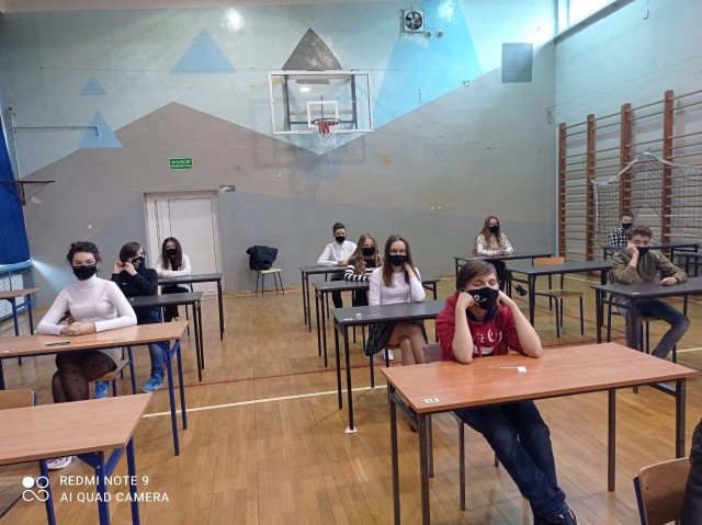 Próbny egzamin z matematyki zdają uczniowie Publicznej Szkoły Podstawowej numer 1 w Pionkach.