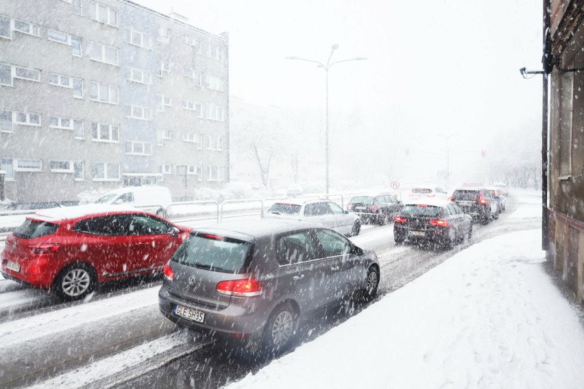 Intensywne opady śniegu w Słupsku.