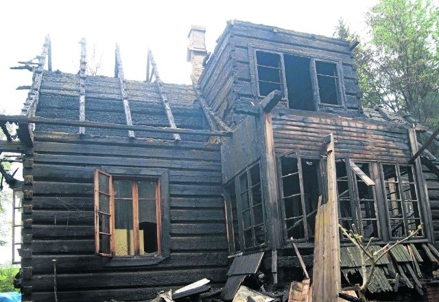Dom przy ul. Smrekowej na zboczach Antałówki spłonął doszczętnie. Strażacy mówią, że nie da się go  odbudować...