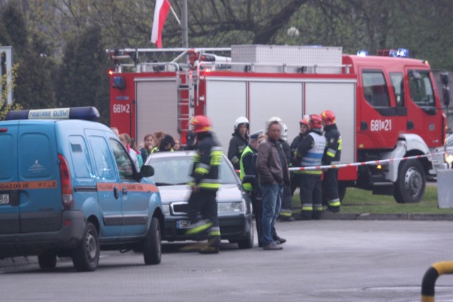 Alarm bombowy na stacji paliw w Zawierciu