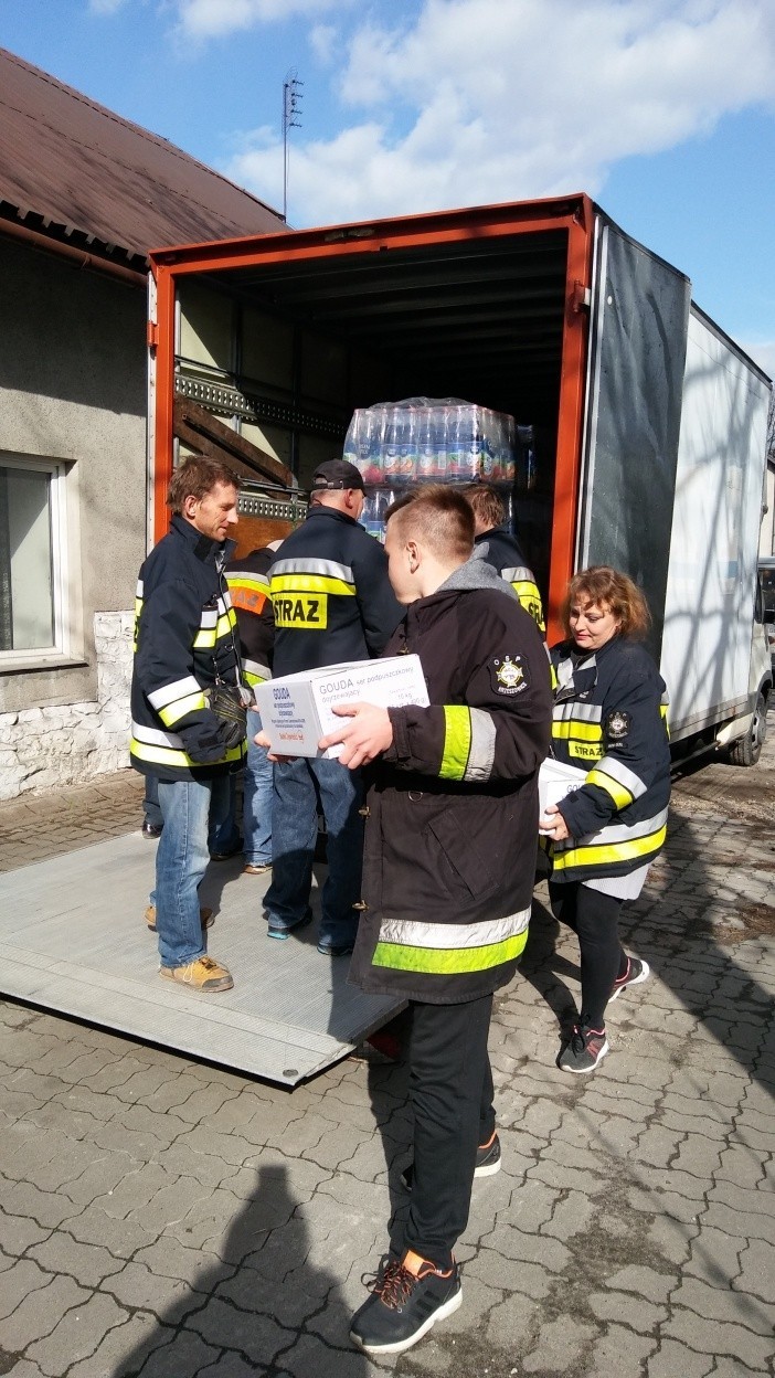 Krzeszowice. Zespół od pomagania sprowadził 5 ton żywności. Obdzielono ludzi ubogich, samotnych i chorych