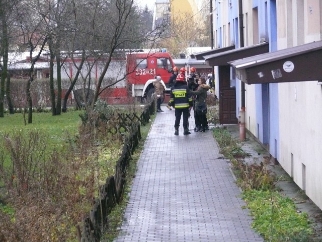 Pożar w bloku przy ulicy Kolberga w Radomiu. Zginęła 66-letnia kobieta.