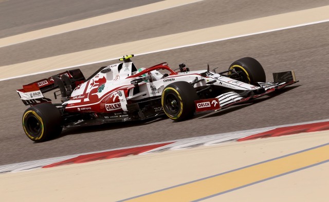 Testy Formuły 1, czyli Alfa Romeo śmiga, a w Mercedesach nawala skrzynia biegów