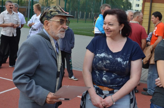 Tadeusz Mazany jako sędzia podczas Igrzysk Sportowców Wiejskich w ubiegłym roku - na terenie SP nr 2 w Żninie.