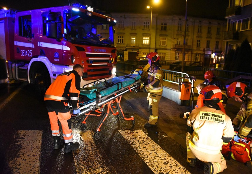 Wypadek w Przemyślu. Kobieta potrącona na przejściu. Piesza doznała poważnego urazu nogi. Kierowcy zatrzymano prawo jazdy [ZDJĘCIA]