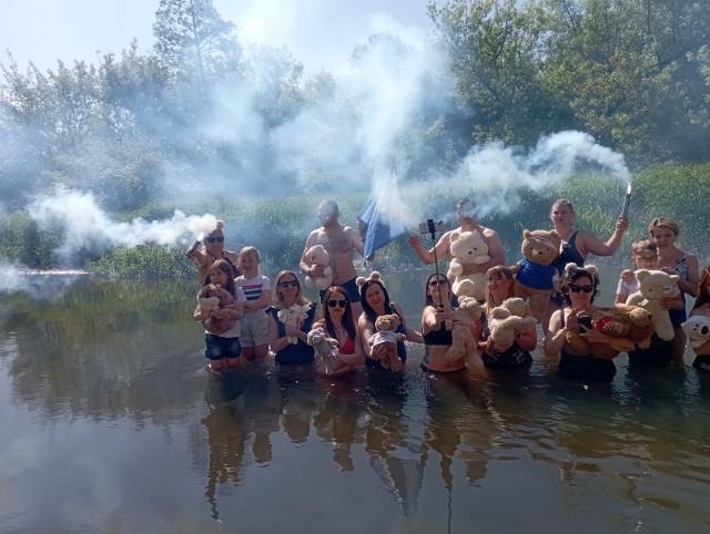 Grupy morsów ze Skierniewic, Łowicza oraz okolicznych miejscowości po raz kolejny połączyły swoje siły. Tym razem, żeby wyrazić swój sprzeciw przeciwko przemocy domowej