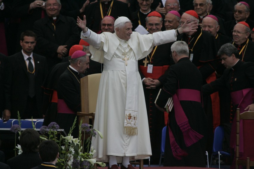 W 2006 roku papież Benedykt XVI odwiedził Polskę. Zobacz...