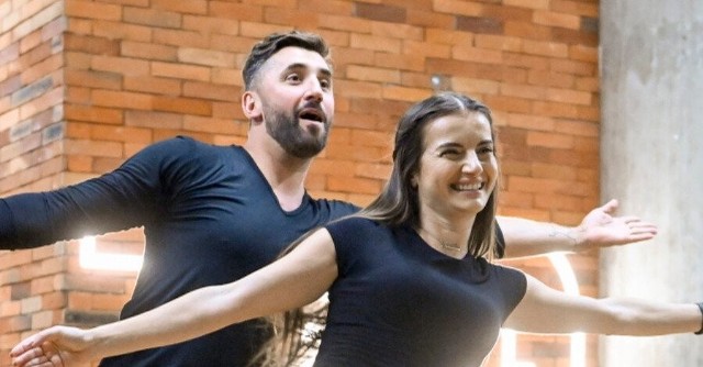 Przed nami wielki start 13. edycji programu "Dancing with the Stars. Taniec z gwiazdami". Zaglądamy za kulisy show i sprawdzamy, jak trenuje Natalia Janoszek, której partneruje Rafał Maserak. Łatwo nie jest! Polska gwiazda Bollywood da czadu na parkiecie?fot. Jacek Kurnikowski/AKPA