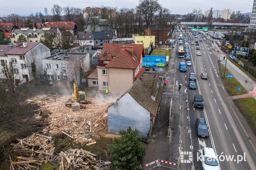 Z powodu prognozowanego silnego wiatru odwołano wyburzenia...