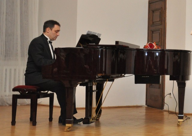 Robert Grudzień zagra w ośrodku Emaus koło Białobrzegów w finale Festiwalu Radom - Orońsko 2016.