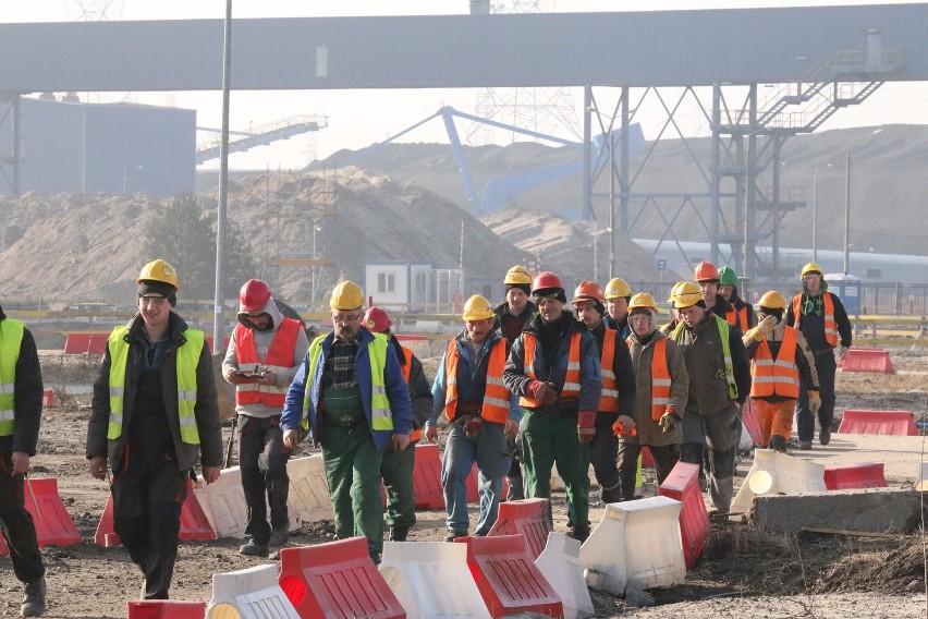 Pracownicy schodzą na przerwę śniadaniową. Posiłki...