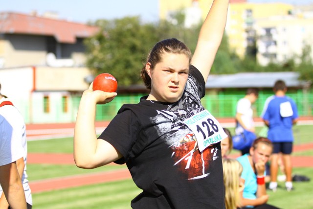 Kulomiotka Anna Wloka jeszcze niedawno jako juniorka zdobywała wiele medali mistrzostw Polski dla naszego regionu. Jej następców, także w innych konkurencjach lekkoatletycznych brakuje.