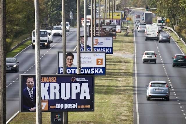 W taki sposób kandydaci do Sejmu RP reklamują się na ulicy Fordońskiej.