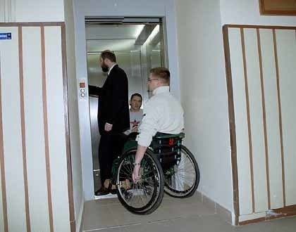 Dzięki tej windzie uczniowie niepełnosprawni będą mieli dostęp do wszystkich sal i pracowni 