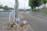 Nowy ghost bike w Poznaniu. Rowerzyści upamiętnili śmierć 19-latka [ZDJĘCIA]