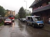 Zakopane. Kobieta wtargnęła do przedszkola. Jej samochodem zajmą się saperzy [ZDJĘCIA, WIDEO]