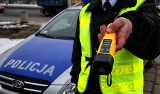 W Rybniku policjanci zatrzymali pijanego kierowcę po anonimowym telefonie. Pił w swoim aucie alkohol