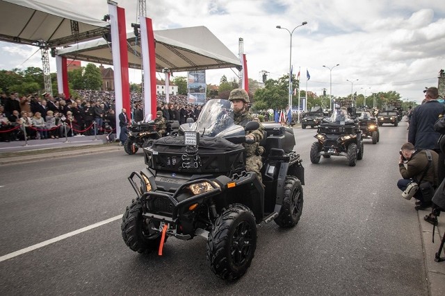 Powiat makowski. Żołnierze 5 MBOT wzięli udział w defiladzie