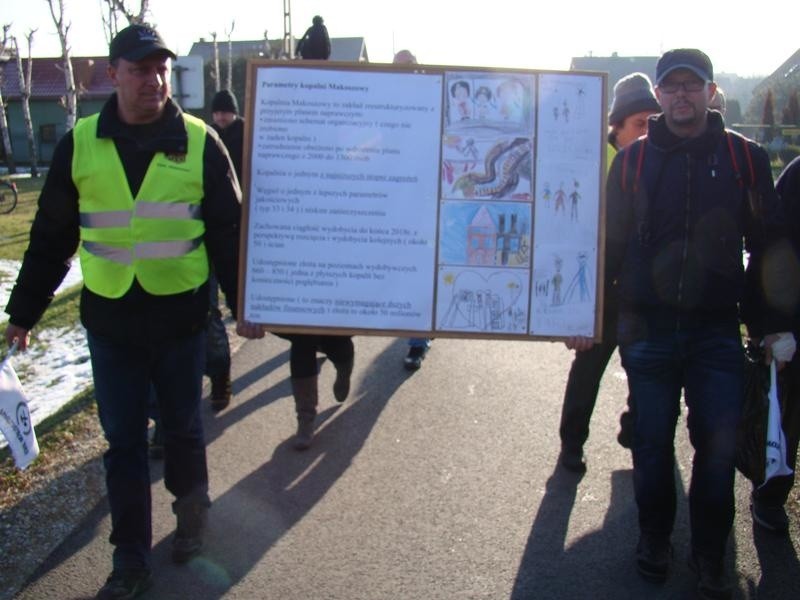 Protest górników kopalni Makoszowy przed domem premier Beaty Szydło. Było spokojnie