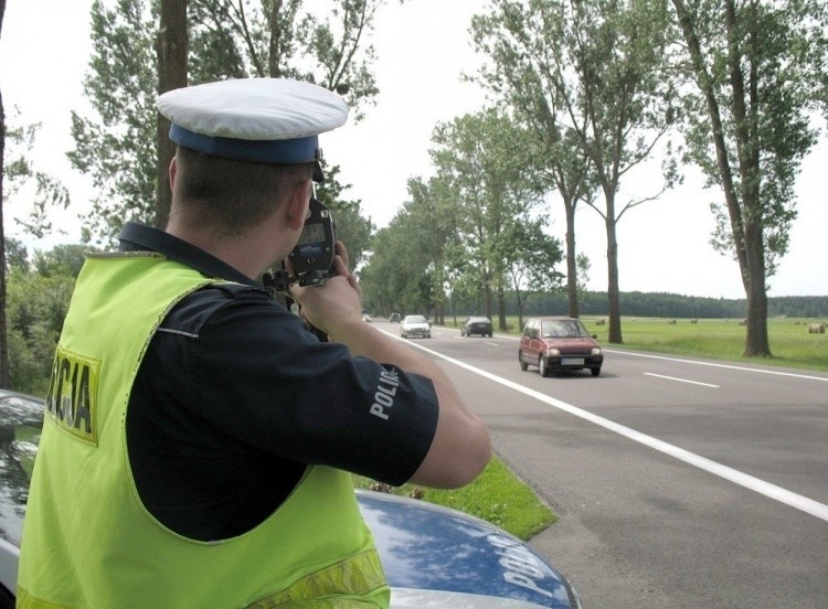 Akcja Bezpieczna ósemka. Mandat za mandatem za prędkość na drodze szybkiego ruchu S 8 (zdjęcia)