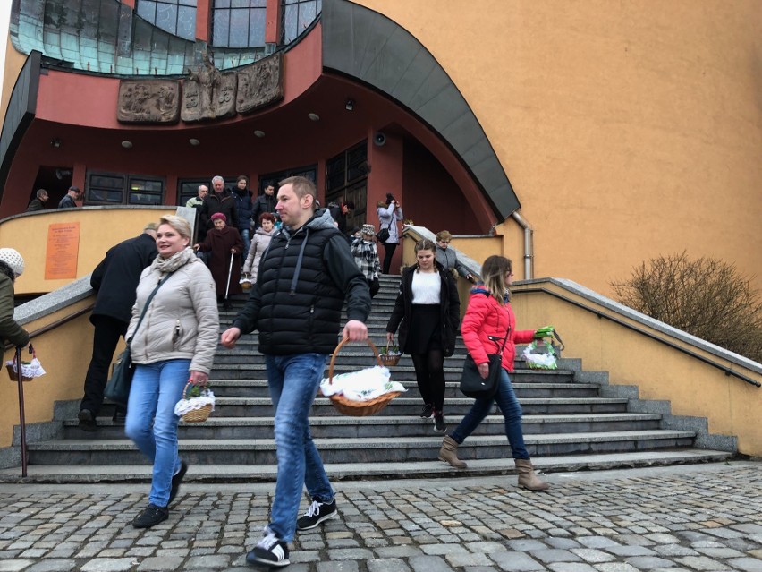 Wielka Sobota. Święcenie pokarmów we Wrocławiu [ZDJĘCIA]