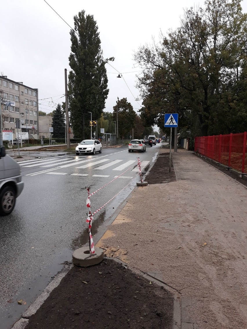 Chodnik wyremontowali, ale do przejścia... nie ma dojścia. Wyjaśniamy