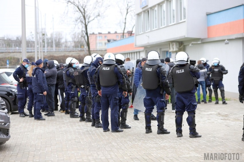 Interwencja policji pod stadionem w Opolu