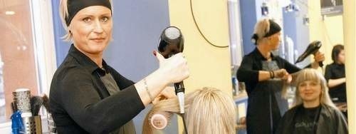 W salonie "Arleta&#8220; fryzjerki podkreślają, że podstawą pięknej fryzury jest dobre strzyżenie.